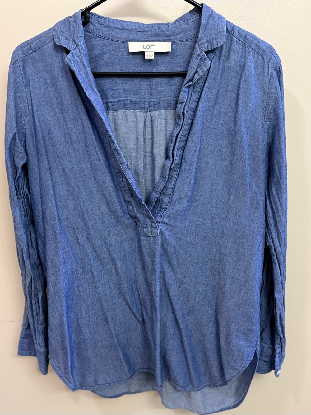 LOFT Blue V-Neck Lightweight Chambray Tunic Blouse